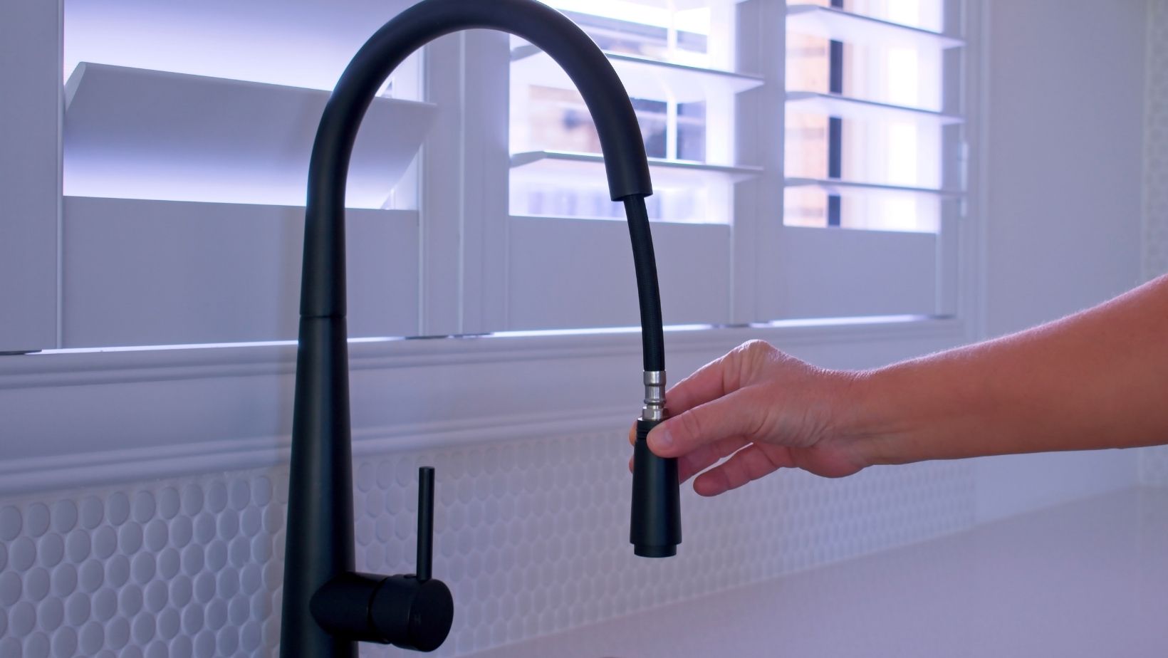 How To Choose The Right Single Handle Kitchen Faucet With Sprayer?